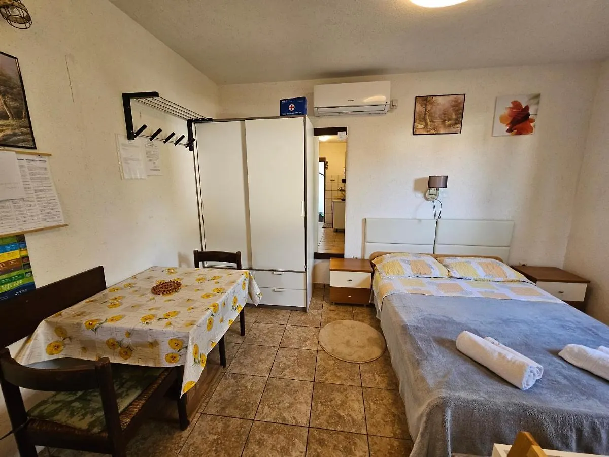 Apartments Ivan 말린스카 0*,  크로아티아